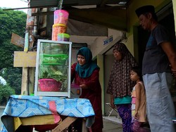 Berkah Mak Ijah Sang Penopang Keluarga