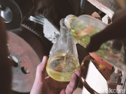 Motor Kayu Berbahan Bakar Minyak dari Ganggang