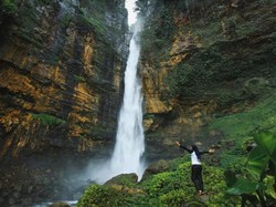 Air Terjun yang Segar di Lumajang