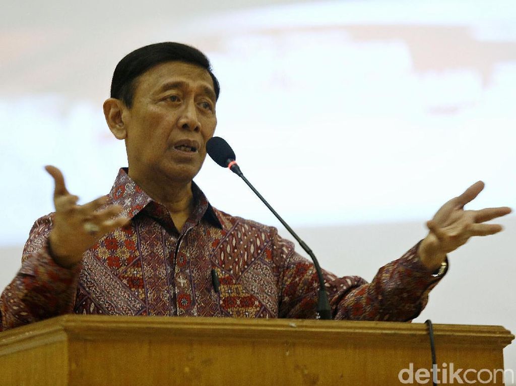 Wiranto Siap Tindak Tegas Industri Pembuang Limbah ke Citarum Wiranto Siap Tindak Tegas Industri Pembuang Limbah ke Citarum