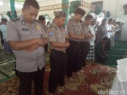 Polda Babel Gelar Salat Gaib untuk Korban Bom Kampung Melayu