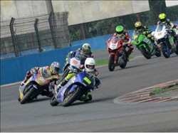 YZF-R25 Unggul di Balapan dan di Luar Sirkuit