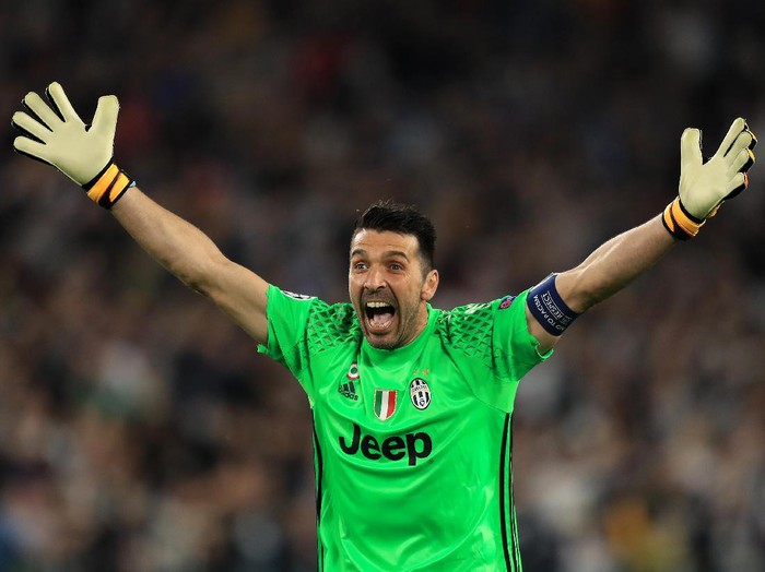 TURIN, ITALY - MAY 09:  Gianluigi Buffon of Juventus celebrates the first goal during the UEFA Champions League Semi Final second leg match between Juventus and AS Monaco at Juventus Stadium on May 9, 2017 in Turin, Italy.  (Photo by Richard Heathcote/Getty Images)