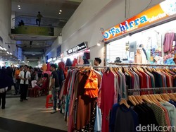 Puasa Hari Pertama, Pasar Tanah Abang Mulai Diserbu Pembeli