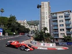 Kalahkan Vettel, Raikkonen Raih Pole