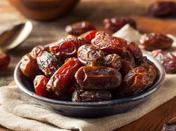 Ternyata Ini Manfaat di Balik Tradisi Makan Kurma Saat Berbuka Puasa