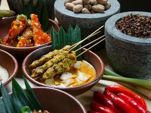 Ada Kambing Guling dan Lobster Bumbu Bali yang Sedap di Cinnamon