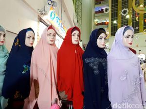 Awal Ramadan, Busana Ini Laris Diborong Ibu-ibu di Pasar Tanah Abang