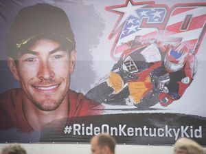 Hayden Akan Dimakamkan pada Senin Hayden Akan Dimakamkan pada Senin