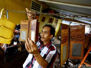 Melihat Sentra Kerajinan Kulit Buaya di Merauke