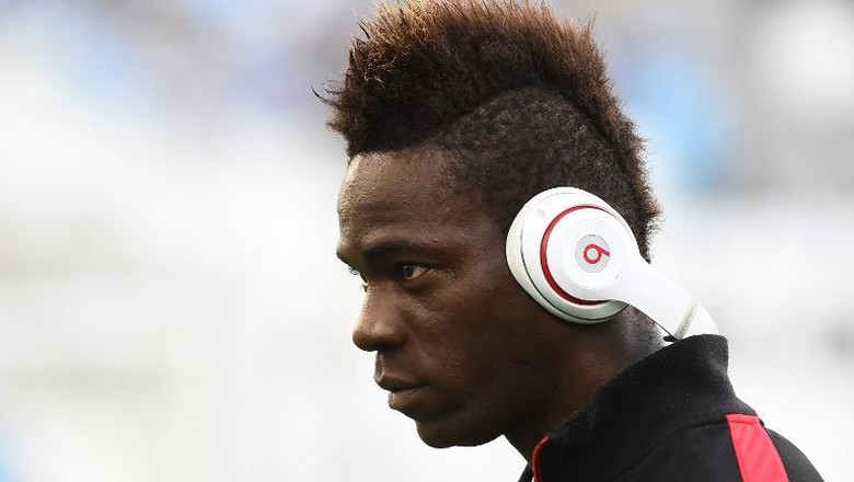 Cara Balotelli Jawab Tantangan Mayweather untuk Pamer Gaya Hidup Wah Cara Balotelli Jawab Tantangan Mayweather untuk Pamer Gaya Hidup Wah