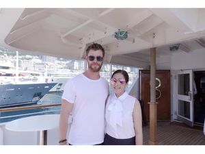 Iri! Maia Estianty Foto Bareng Chris Hemsworth di Monako