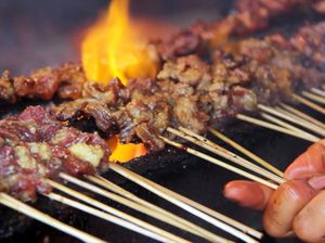 Saran Ahli Gizi Makan Sate Kambing Cukup 10 Tusuk Saja, Ini Sebabnya Saran Ahli Gizi Makan Sate Kambing Cukup 10 Tusuk Saja, Ini Sebabnya