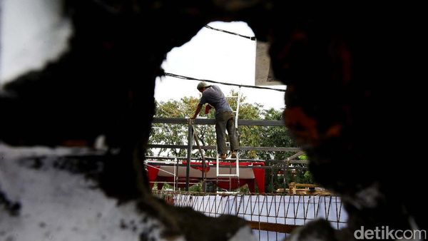 Perbaikan Stasiun Klender Pasca Terbakar