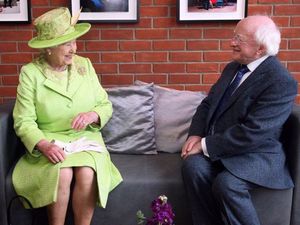 Hal Tak Terduga yang Dilakukan Ratu Elizabeth Saat Pemakaman Putri Diana