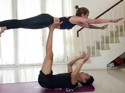 Pasca Kecelakaan, Sheila Marcia Sudah Berani Lakukan Acroyoga