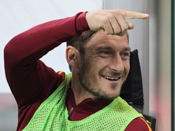Mancini Menyesal Tak Pernah Latih Totti