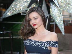Si Seksi Miranda Kerr yang Baru Nikahi Berondong Rp 58 Triliun