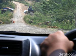 Melihat Jalur Puncak II yang Mangkrak