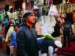 Foto: Selebrti Pria Indonesia yang Makin Tampan Pakai Peci & Sorban
