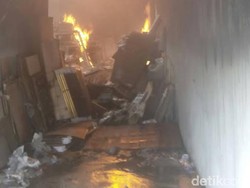 Gudang Pigura Ludes Terbakar, Swift Ikut Jadi Korban