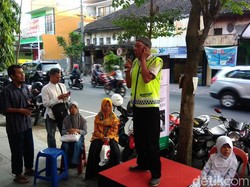 Di Kediri, Hafal dan Baca Satu Surat Quran Dapat Sarung atau Mukena