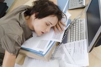 Sering Ngantuk di Kantor, Bun? Waspada Kena Hipersomnia