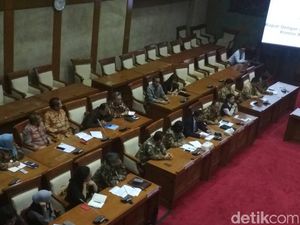 DPR Panggil BEI Hingga Asosiasi Emiten Bahas Soal Calon Bos OJK DPR Panggil BEI Hingga Asosiasi Emiten Bahas Soal Calon Bos OJK