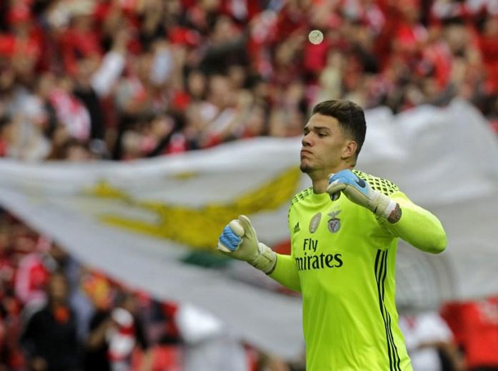City Sepakati Transfer Ederson dengan Benfica City Sepakati Transfer Ederson dengan Benfica