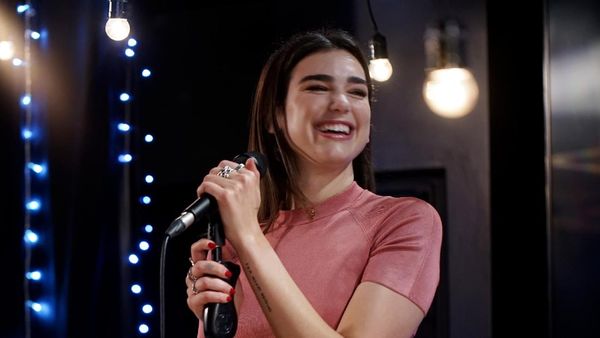 Seksi! Olahraganya Dua Lipa Laki Banget Lho