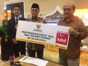 Bayar Zakat, Zulkifli Hasan: Alhamdulillah Rezekinya Nambah Terus