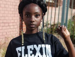 Pernah Diejek Memiliki Kulit Gelap, Gadis Ini Ciptakan Lini Fashion Sendiri