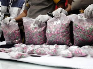 Polisi Tetapkan Pengemudi Mobil Pembawa Ekstasi Jadi Tersangka Polisi Tetapkan Pengemudi Mobil Pembawa Ekstasi Jadi Tersangka