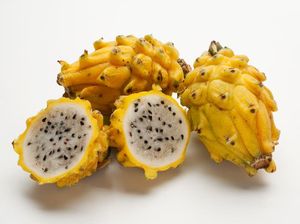 Ini Buah Naga Kuning yang Manis dengan Harga Fantastis Ini Buah Naga Kuning yang Manis dengan Harga Fantastis