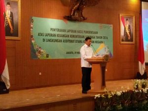 Auditor BPK Kena OTT, Wiranto: Tindak Tegas Supaya Tak Menjalar Auditor BPK Kena OTT, Wiranto: Tindak Tegas Supaya Tak Menjalar