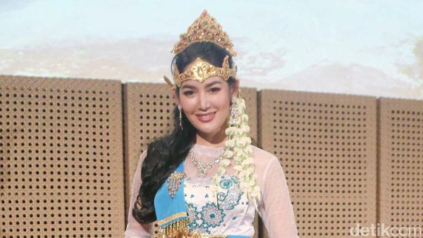 Seru! Maria Selena Jadi Dayang Sumbi di Pentas Teater