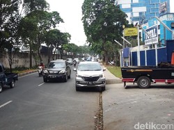 Besi Melintang di Jalan TB Simatupang Dievakuasi, Lalin Lancar