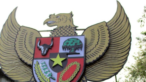 Lambang Garuda Pancasila saat karnaval di Yogyakarta Lambang Garuda Pancasila saat karnaval di Yogyakarta