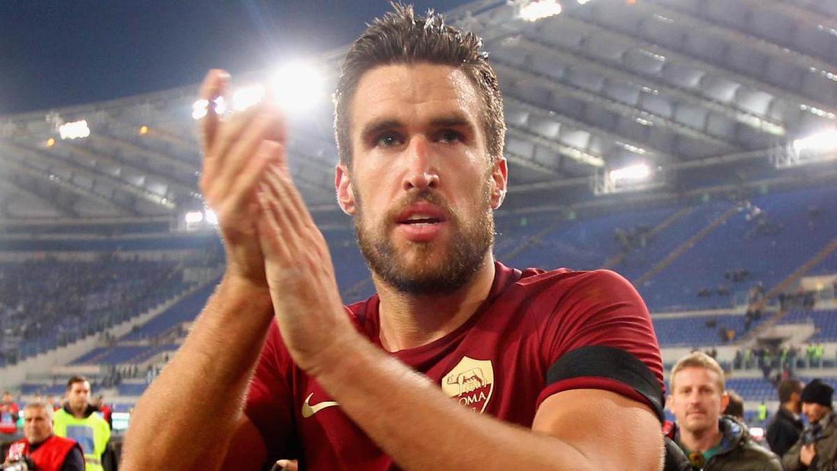 Kevin Strootman perpanjang kontrak di AS Roma. Foto: Paolo Bruno/Getty Images