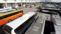 Suasana Terminal Pulogebang Jelang Arus Mudik