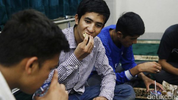 Berbuka Puasa Bersama Pencari Suaka Afghanistan