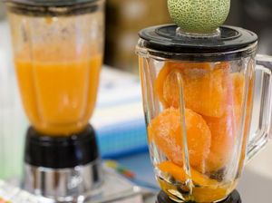 Minum Jus Vs Makan Buah Langsung, Mana yang Lebih Sehat? Minum Jus Vs Makan Buah Langsung, Mana yang Lebih Sehat?