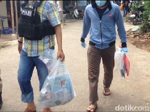 Dokumen hingga HP Disita dari Rumah Terduga Teroris di Cipayung