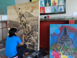 Lukisan Rokok dan Obat Nyamuk Wawan Geni Dilirik Kolektor Mancanegara