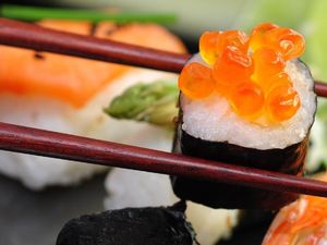 Suka Makanan Jepang? Ketahui Dulu Kelebihan dan Kekurangan Sushi hingga Ramen