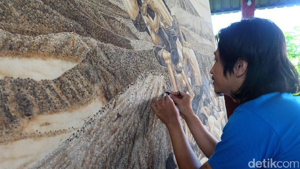 Keren! Intip Lukisan Rokok dan Obat Nyamuk ala Wawan Geni