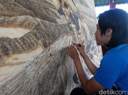 Kanvas Bolong Jadi Tantangan Tersulit Melukis dengan Rokok