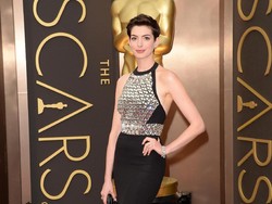 Menang Oscar Malah Dibully, Anne Hathaway Ditolong Nolan