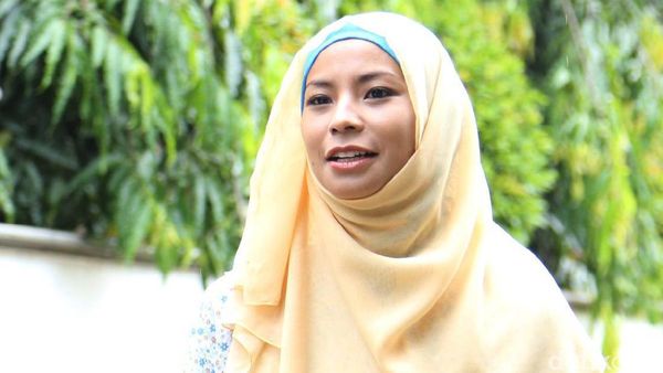 Bikin Pangling, Shareefa Danish Berhijab