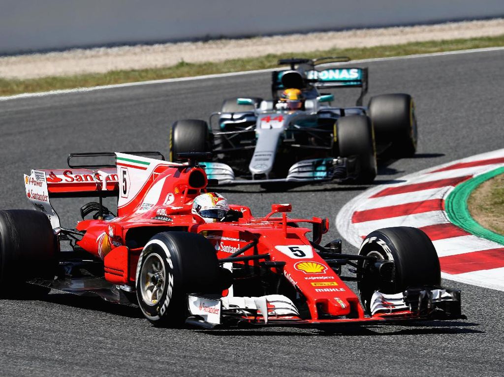 Duel Sengit Hamilton dan Vettel Berlanjut di Singapura